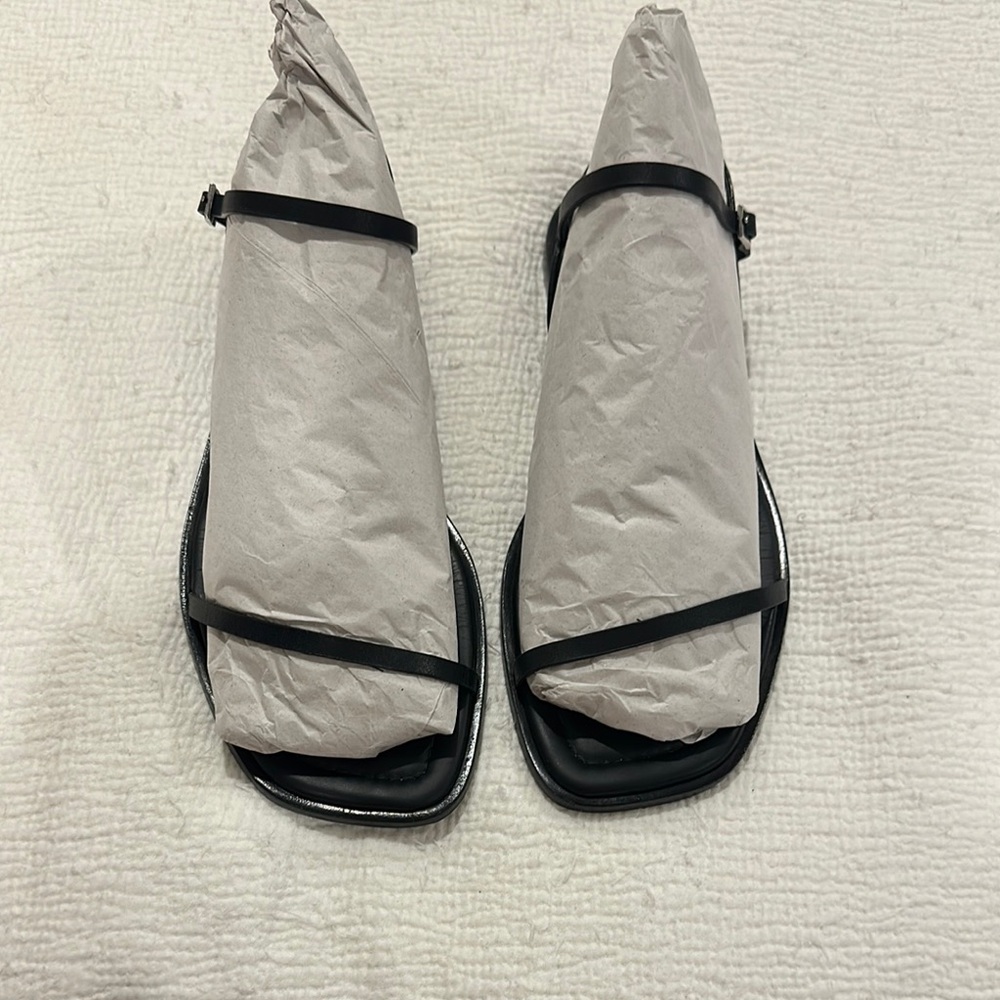Reformation Black Minimalist Square-Toe Leather Sandals - Picture 7 of 12
